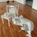 2 Stühle, weiß, Kunststoffobjekt weiß