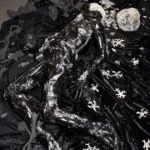 Installation mit Kunststoffplastiken von Svenja Ritter